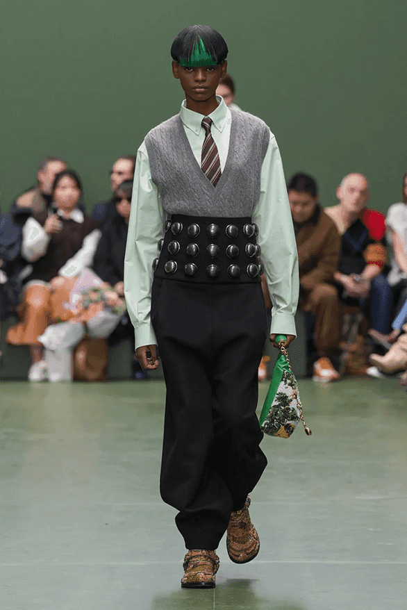 ロエベ 2024年秋冬コレクション LOEWE Fall Winter 2024 Paris Fashion Week menswear womenswear Jonathan Anderson runway show