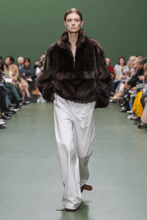 ロエベ 2024年秋冬コレクション LOEWE Fall Winter 2024 Paris Fashion Week menswear womenswear Jonathan Anderson runway show