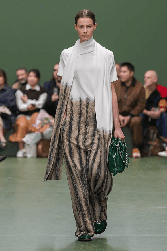 ロエベ 2024年秋冬コレクション LOEWE Fall Winter 2024 Paris Fashion Week menswear womenswear Jonathan Anderson runway show