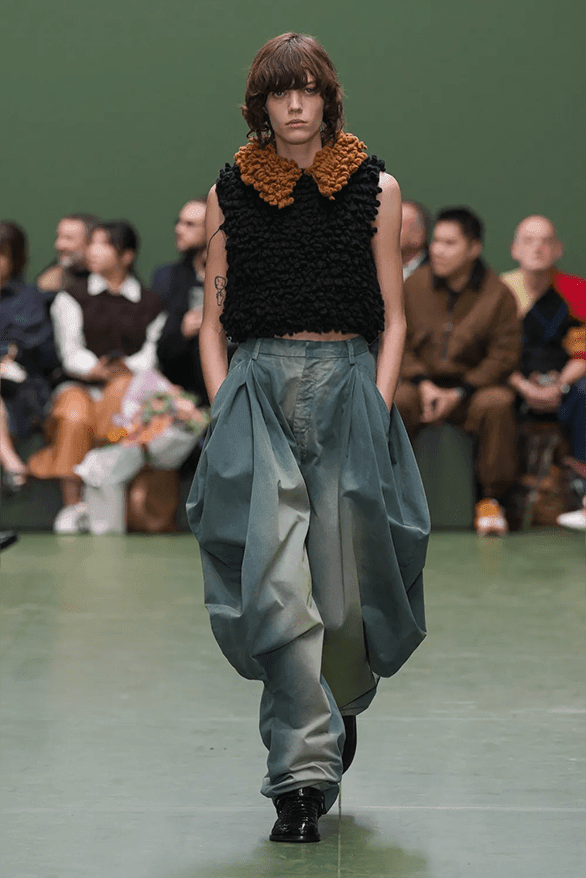 ロエベ 2024年秋冬コレクション LOEWE Fall Winter 2024 Paris Fashion Week menswear womenswear Jonathan Anderson runway show