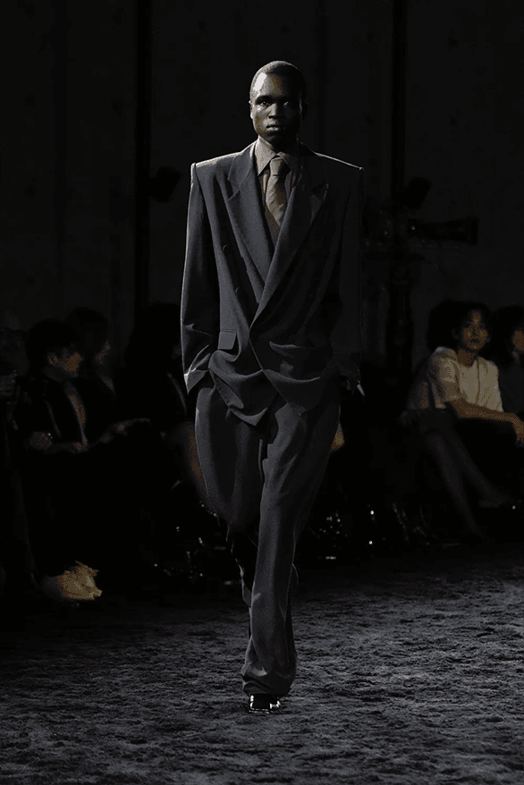 サンローラン 2024年冬メンズコレクション Saint Laurent Fall Winter 2024 Menswear Collection Paris fashion week runway show Anthony Vaccarello