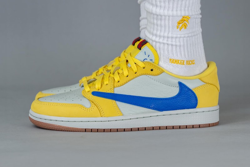 トラヴィス・スコット x エアジョーダン1ロー カナリーイエローの着用画像をチェック travis scott nike air michael jordan brand 1 low og canary womens yellow white dz4137 700 official release date info photos price store list buying guide