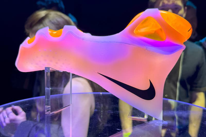 ナイキがAIデザインのスニーカーA.I.Rをお披露目 Nike Showcases AI-Designed Sneakers Paris Info victor wembanyama