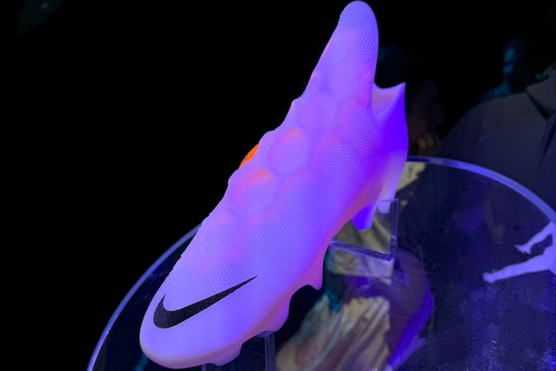 ナイキがAIデザインのスニーカーA.I.Rをお披露目 Nike Showcases AI-Designed Sneakers Paris Info victor wembanyama