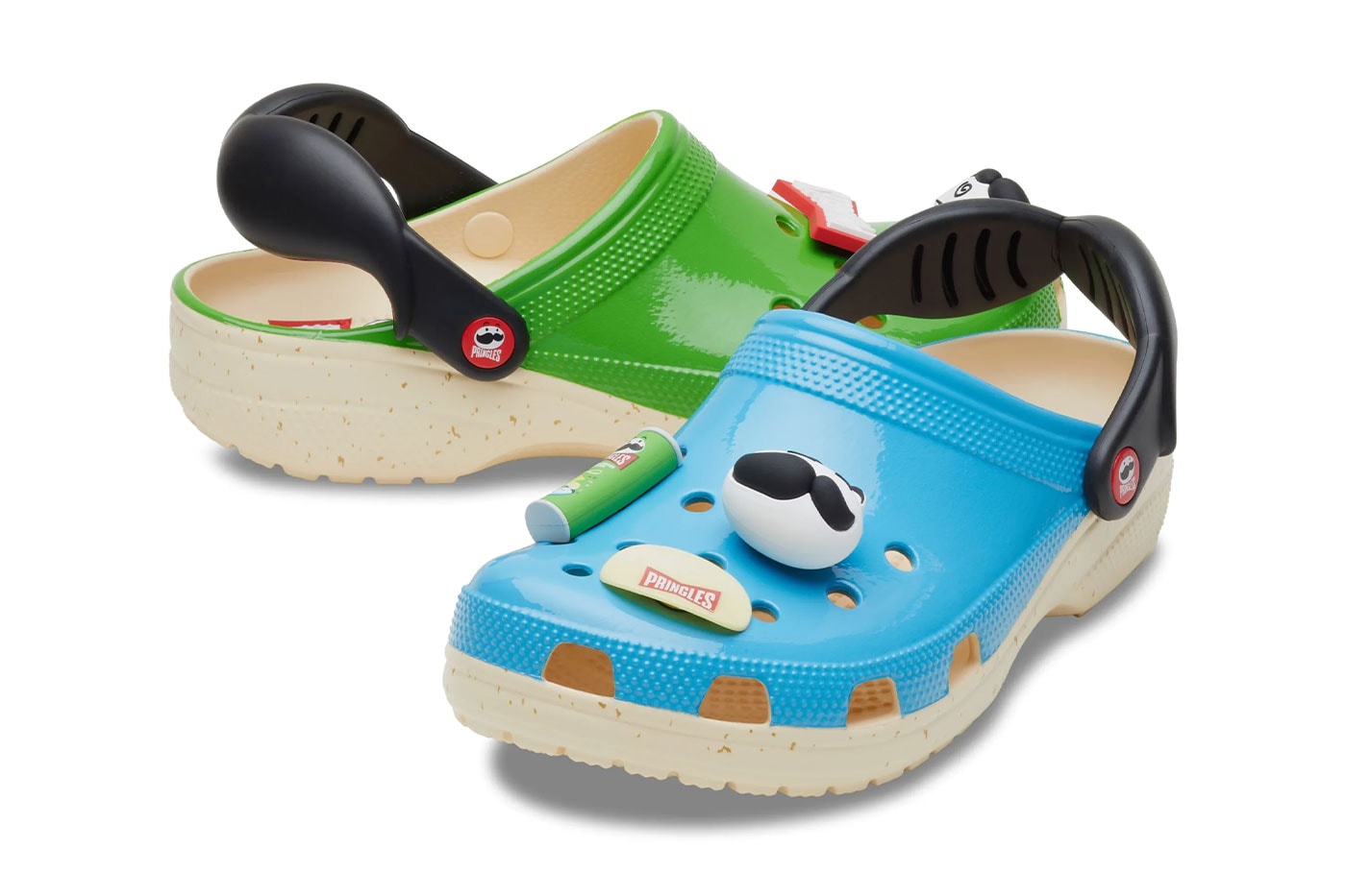 クロックスが世界中で愛され続けるプリングルズとのコラボレーションを予告 Pringles x Crocs Footwear Collaboration Collection Release Info