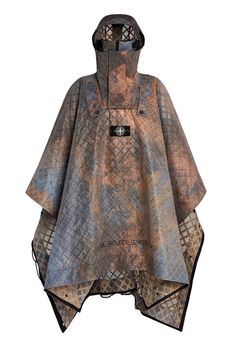 ストーンアイランドのプロトタイプリサーチプロジェクトから全世界100着限定のケープが発売 Stone Island Presents Military-Inspired Cape for Prototype Research Series_08 milan design week on display capsule collection design experimental label fabric multiaxial linen textile base as a natural reinforcement material, subsequent needle-cohesion to a non-woven fabric veil, state-of-the-art inkjet printing with pigments and double lamination of aliphatic polyurethane film. garments clothing fashion 