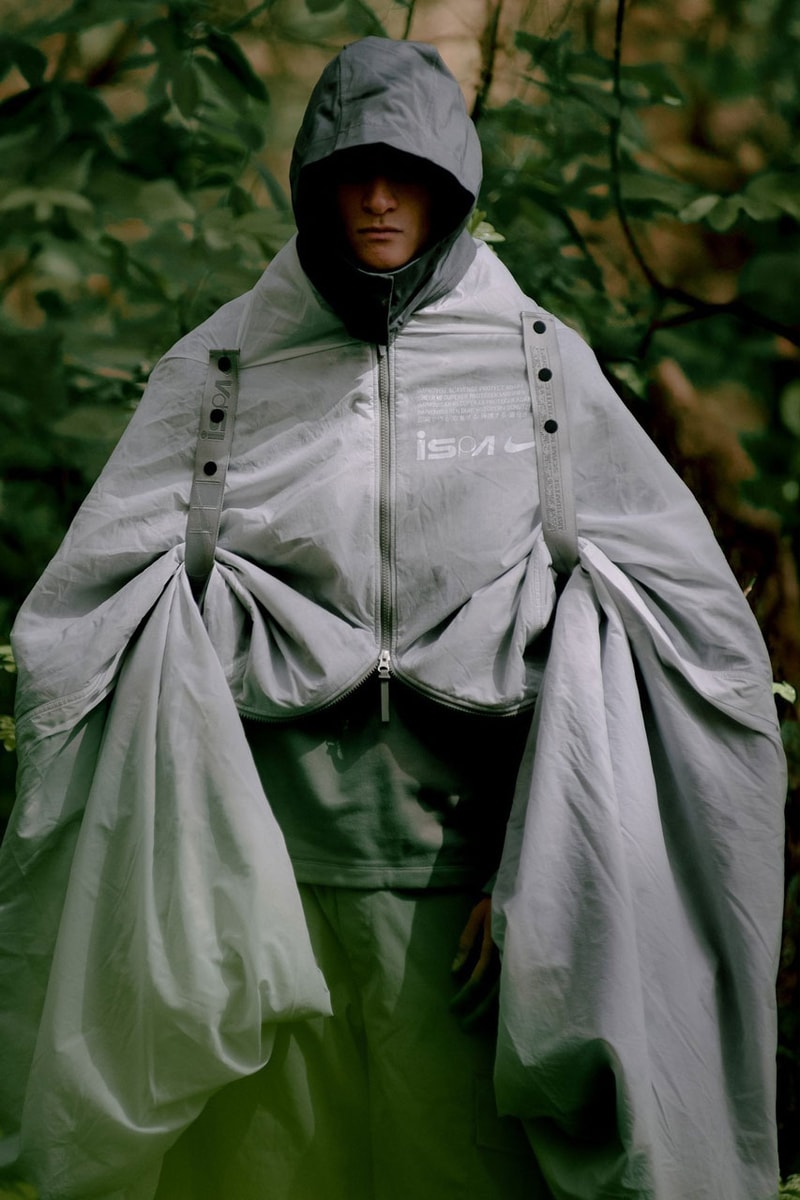 ナイキISPAよりテントとしても使用可能な2ウェイ仕様のポンチョが登場 This Nike ISPA Poncho Turns Into a Tent camping technical outerwear spring summer 2024 lookbook camp nylon water proof link price hood zip pocket outside warm wind functional link website end livestock canada north america