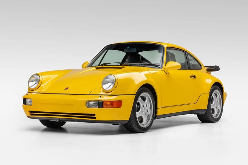 Ferrari Yellow をまとった空冷 Porsche 911が約5900万円で落札