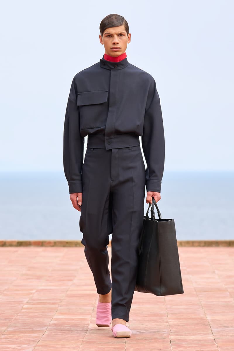 ジャックムスがブランド設立15周年を祝した記念ランウェイショーを開催 Jacquemus Fall/Winter 2024 Collection 15th Anniversary Runway Images Jennie Simon Porte