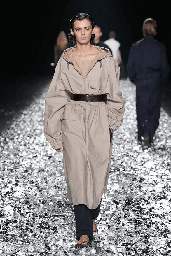 ドリス ヴァン ノッテン2025年春夏コレクションは涙のランウェイDries Van Noten Spring Summer 2025 Paris Fashion Week menswear womenswear runway show final
