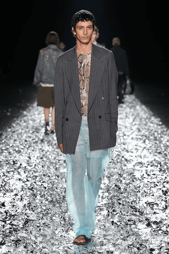 ドリス ヴァン ノッテン2025年春夏コレクションは涙のランウェイDries Van Noten Spring Summer 2025 Paris Fashion Week menswear womenswear runway show final