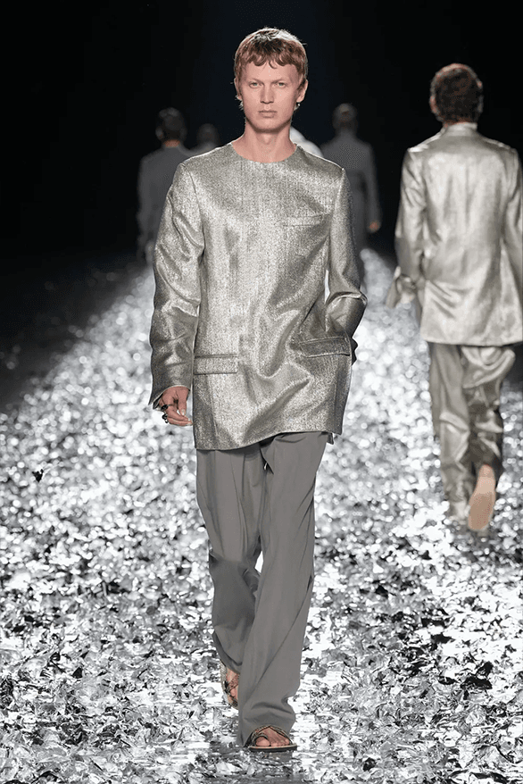 ドリス ヴァン ノッテン2025年春夏コレクションは涙のランウェイDries Van Noten Spring Summer 2025 Paris Fashion Week menswear womenswear runway show final