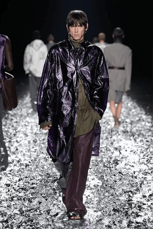 ドリス ヴァン ノッテン2025年春夏コレクションは涙のランウェイDries Van Noten Spring Summer 2025 Paris Fashion Week menswear womenswear runway show final