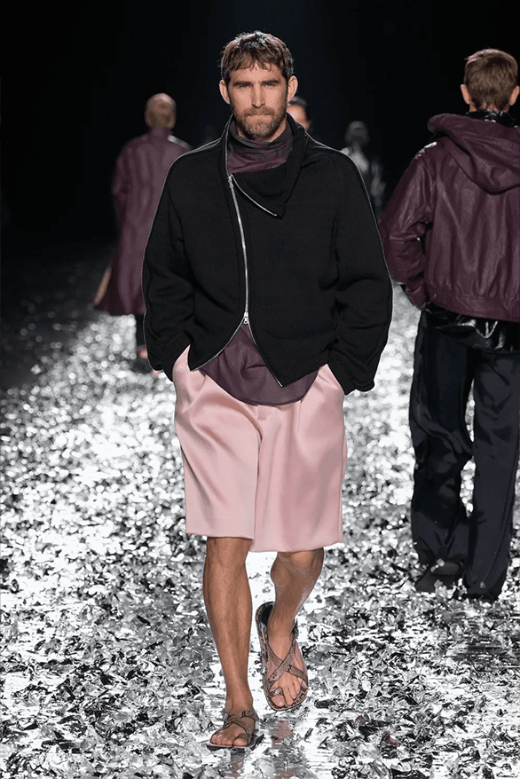ドリス ヴァン ノッテン2025年春夏コレクションは涙のランウェイDries Van Noten Spring Summer 2025 Paris Fashion Week menswear womenswear runway show final