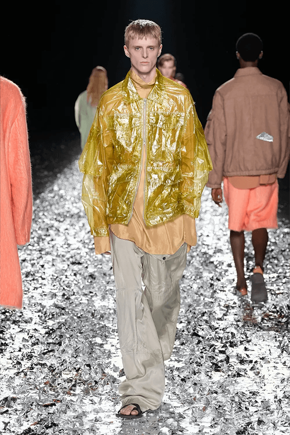 ドリス ヴァン ノッテン2025年春夏コレクションは涙のランウェイDries Van Noten Spring Summer 2025 Paris Fashion Week menswear womenswear runway show final