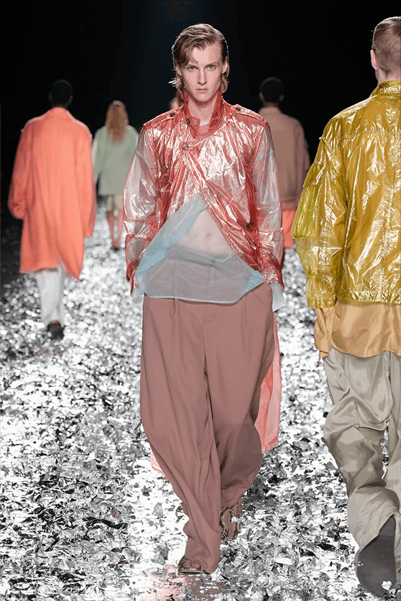 ドリス ヴァン ノッテン2025年春夏コレクションは涙のランウェイDries Van Noten Spring Summer 2025 Paris Fashion Week menswear womenswear runway show final