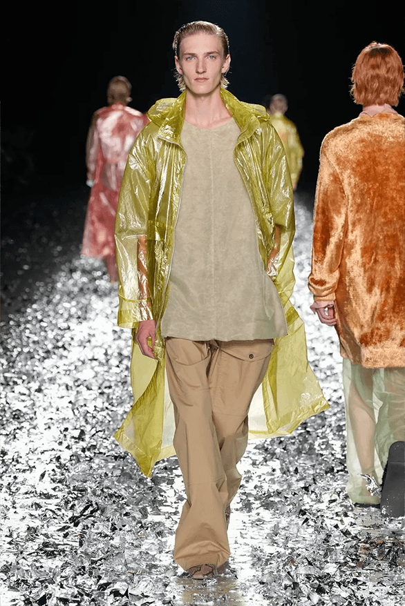 ドリス ヴァン ノッテン2025年春夏コレクションは涙のランウェイDries Van Noten Spring Summer 2025 Paris Fashion Week menswear womenswear runway show final