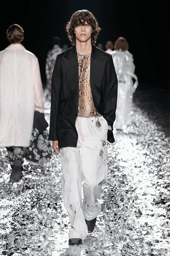 ドリス ヴァン ノッテン2025年春夏コレクションは涙のランウェイDries Van Noten Spring Summer 2025 Paris Fashion Week menswear womenswear runway show final