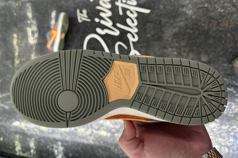 ナイキ SB ダンク ロー "ライトカーボン" のサンプル画像 First Look at the Nike SB Dunk Low "Light Carbon" release info