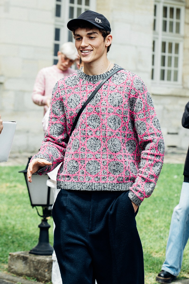 ストリートスタイル : パリ・ファッションウィーク 2025年春夏 Paris Fashion Week Men's SS25 Street Style dior wales bonner louis vuitton cowboy kidsuper loewe jonathan anderson i told ya asap rocky awge amiri issey miyake lemaire