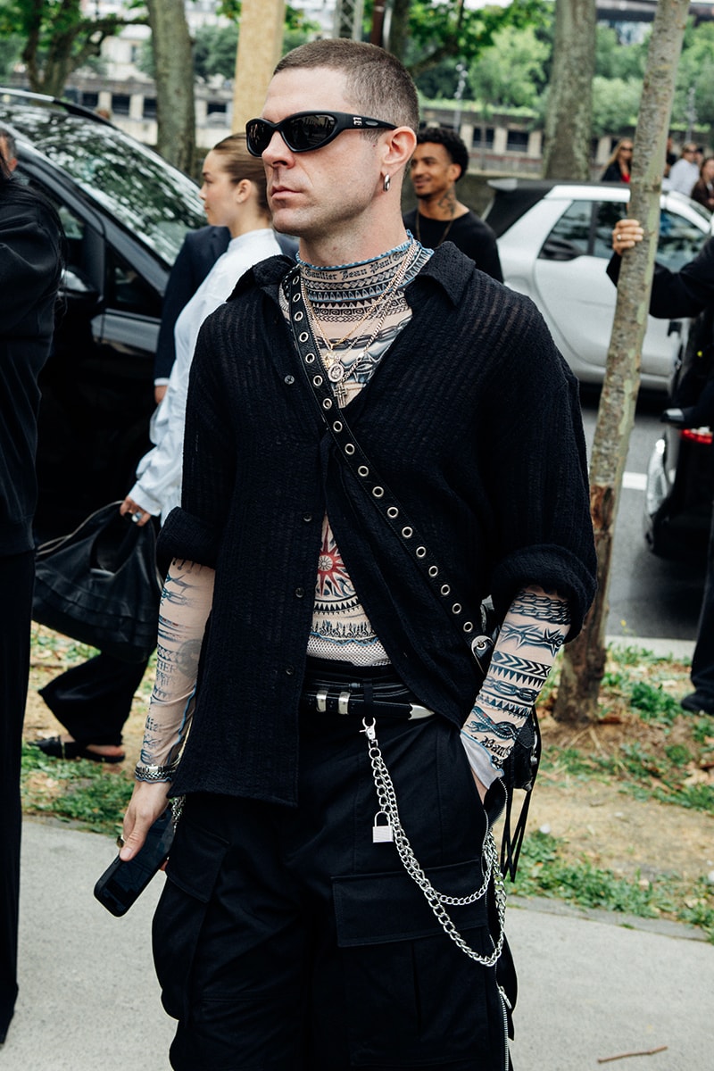 ストリートスタイル : パリ・ファッションウィーク 2025年春夏 Paris Fashion Week Men's SS25 Street Style dior wales bonner louis vuitton cowboy kidsuper loewe jonathan anderson i told ya asap rocky awge amiri issey miyake lemaire