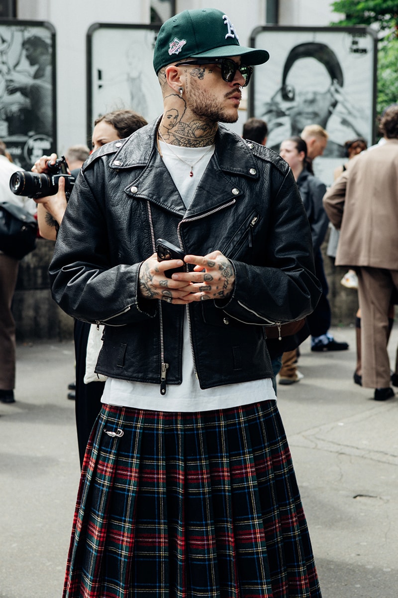 ストリートスタイル : パリ・ファッションウィーク 2025年春夏 Paris Fashion Week Men's SS25 Street Style dior wales bonner louis vuitton cowboy kidsuper loewe jonathan anderson i told ya asap rocky awge amiri issey miyake lemaire