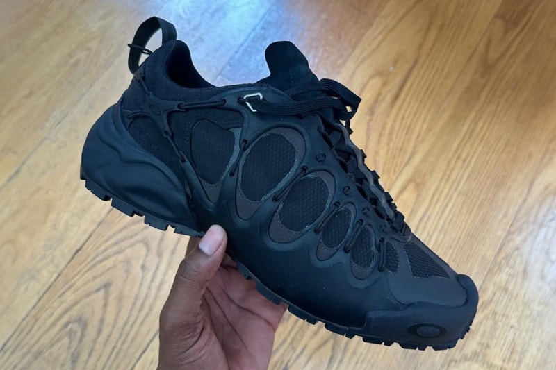 ジュンヤ ワタナベ マンxオークリーによる最新のコラボフットウェアをチェック Take a First Look at Oakley and Junya Watanabe’s New Footwear Collab Footwear