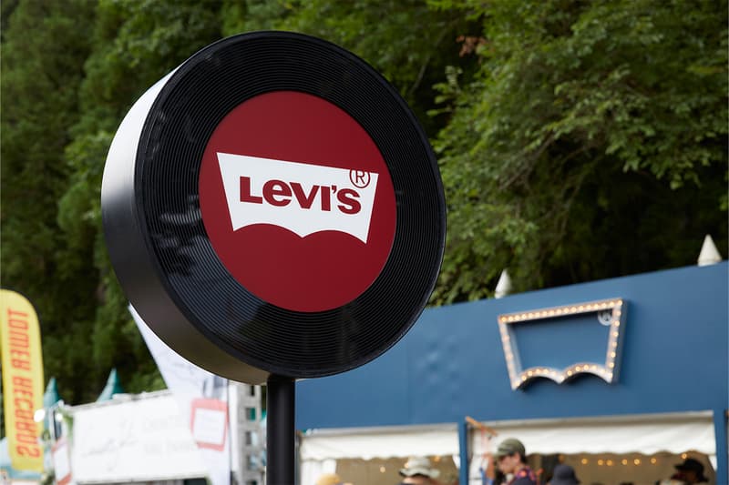 行列のできる Levi's® のフジロックブース　　リーバイス　Fuji rock