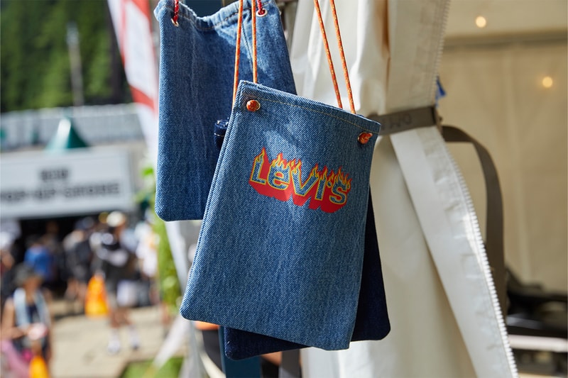 行列のできる Levi's® のフジロックブース　　リーバイス　Fuji rock