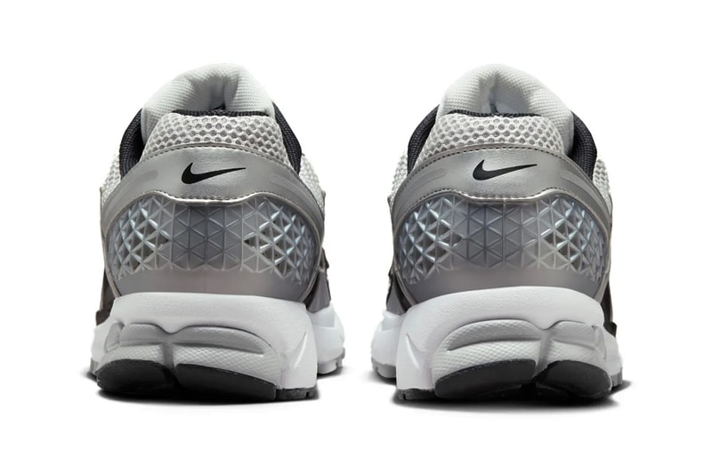 ナイキズームボメロ5からメタリックシルバーを纏った新色 “メタリックシルバー/ブラック”が登場 Nike Zoom Vomero 5 “Metallic Silver/Black” FJ4151-004 Release Info Swoosh TPU caging mesh base 