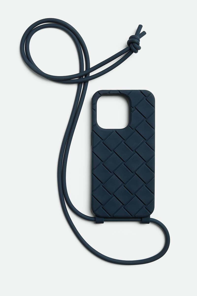 ボッテガ・ヴェネタより新作のエアポッズマックスカバーカバーなどが登場 bottega veneta airpod max covers iphone cases apple products tech accessories high fashion leather silicone