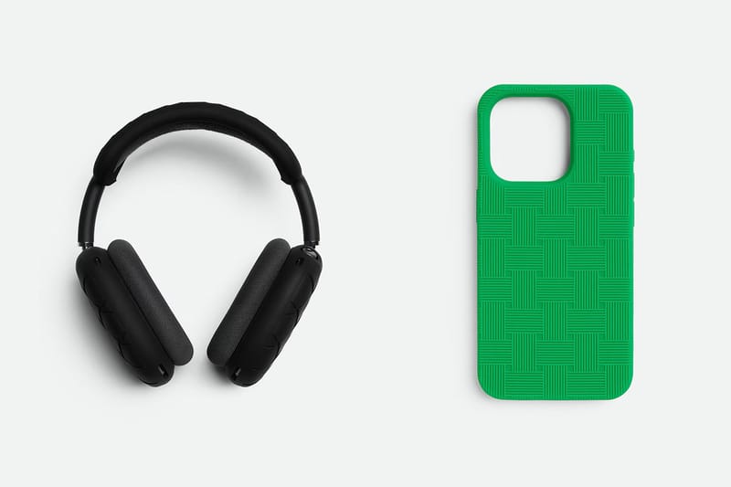 Bottega Veneta より新作の AirPod Max カバーなどが登場