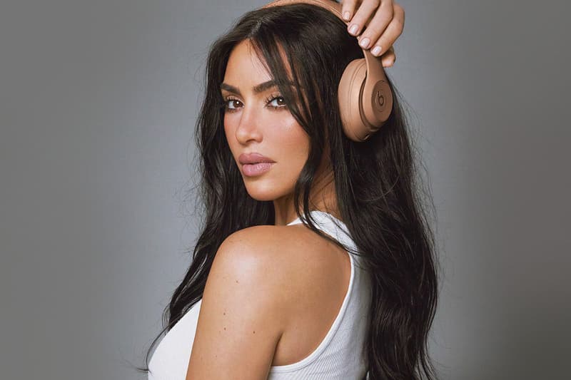 ビーツ x キム・カーダシアンのコラボレーション第2弾が実現 kim kardashian beats studio pro line collaboration launchd details neutral colors earth dune moon purchase retail price 2022 fit buds