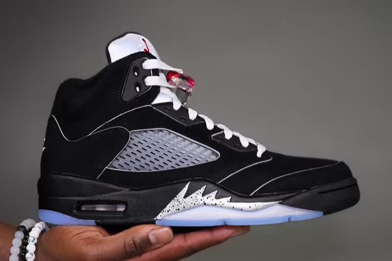 Air Jordan 5 の誕生35周年を祝して OG カラー “Black Metallic” が復刻