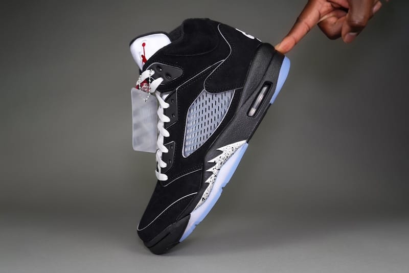 エアジョーダン5の誕生35周年を祝して OG カラー “ブラックメタリック”が復刻 Air Jordan 5 Black Metallic HF3975-001 Release Info date store list buying guide photos price Reimagined