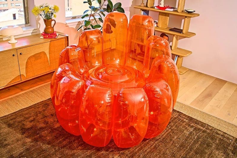 アメリカの定番ゼリー ジェローがソファになって登場 Inflatable JELL O Chairs Release Info