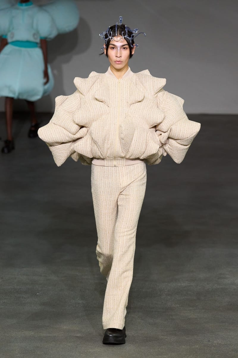 アンリアレイジ 2025年春夏コレクション ANREALAGE Spring/Summer 2025 Collection Paris Fashion Week SS25 Runway