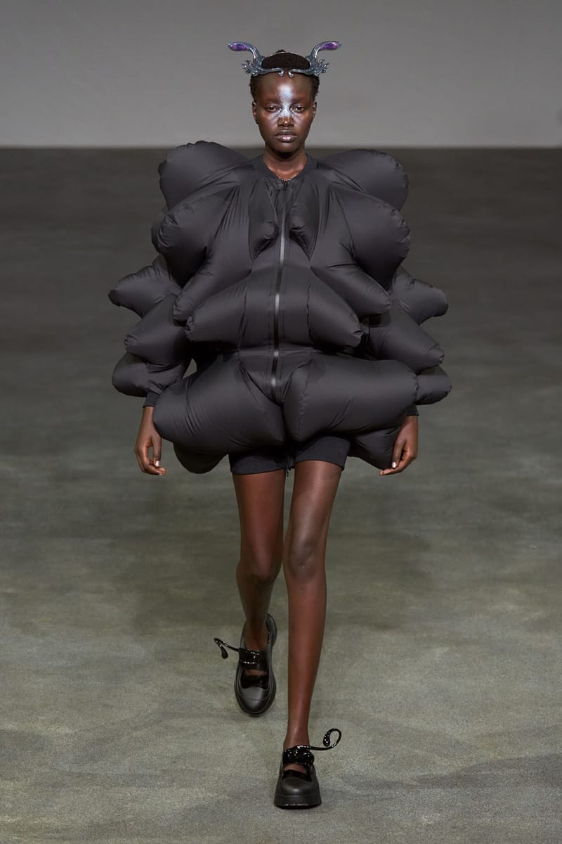 アンリアレイジ 2025年春夏コレクション ANREALAGE Spring/Summer 2025 Collection Paris Fashion Week SS25 Runway