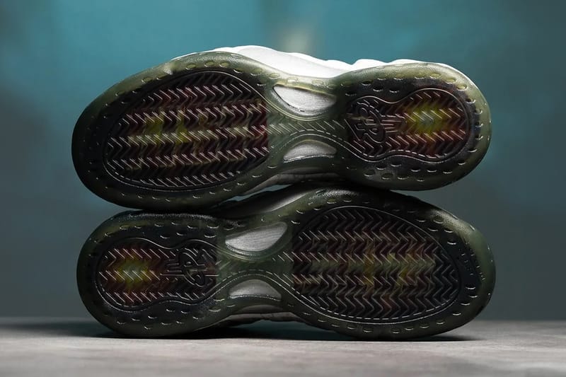 ナイキと鉄拳8とのコラボ  エアフォームポジットワン “ジン カザマ” をチェック First Look at the 'Tekken 8' X Nike Air Foamposite One "Jin Kazama" Release Info Dust/Metallic Dark Grey-Off Noir