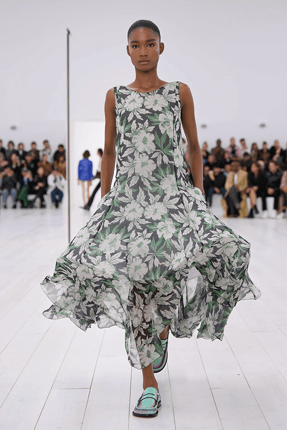 ロエベ2025年春夏ウィメンズコレクション LOEWE Spring Summer 2025 Paris Fashion Week Jonathan anderson womenswear runway show