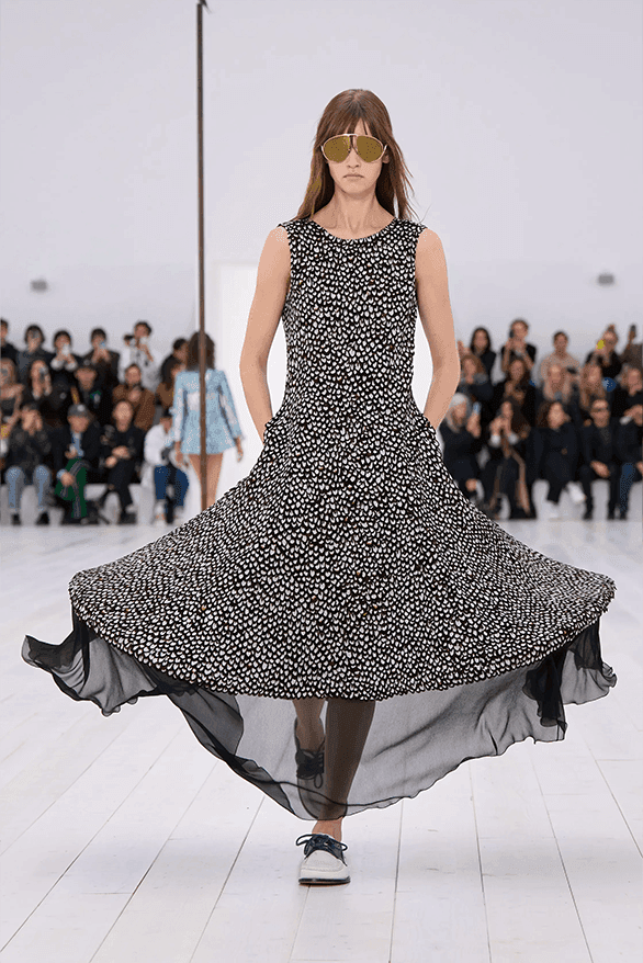 ロエベ2025年春夏ウィメンズコレクション LOEWE Spring Summer 2025 Paris Fashion Week Jonathan anderson womenswear runway show