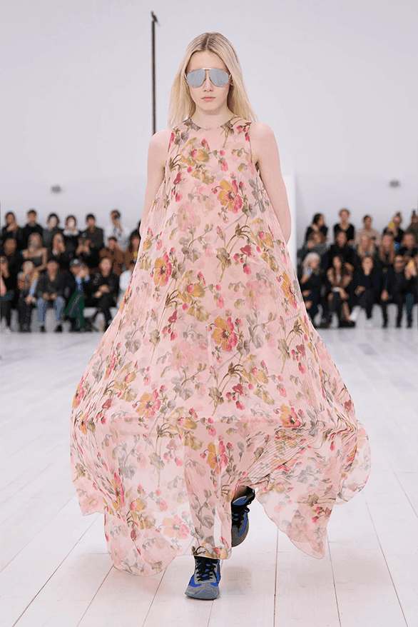 ロエベ2025年春夏ウィメンズコレクション LOEWE Spring Summer 2025 Paris Fashion Week Jonathan anderson womenswear runway show