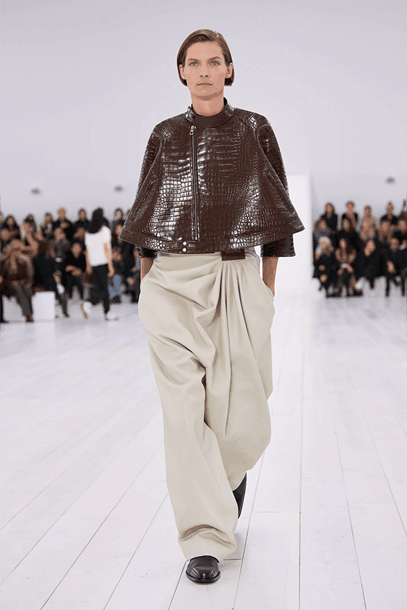 ロエベ2025年春夏ウィメンズコレクション LOEWE Spring Summer 2025 Paris Fashion Week Jonathan anderson womenswear runway show