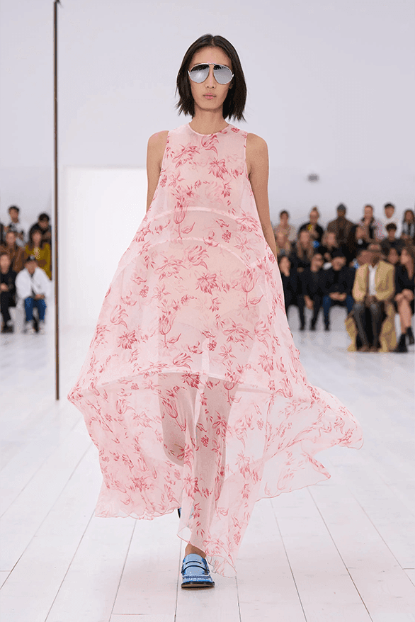 ロエベ2025年春夏ウィメンズコレクション LOEWE Spring Summer 2025 Paris Fashion Week Jonathan anderson womenswear runway show