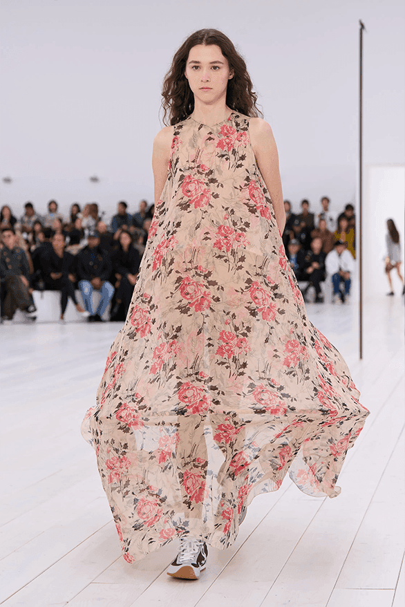 ロエベ2025年春夏ウィメンズコレクション LOEWE Spring Summer 2025 Paris Fashion Week Jonathan anderson womenswear runway show