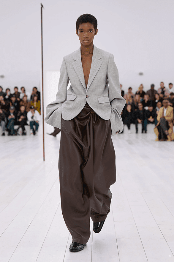 ロエベ2025年春夏ウィメンズコレクション LOEWE Spring Summer 2025 Paris Fashion Week Jonathan anderson womenswear runway show