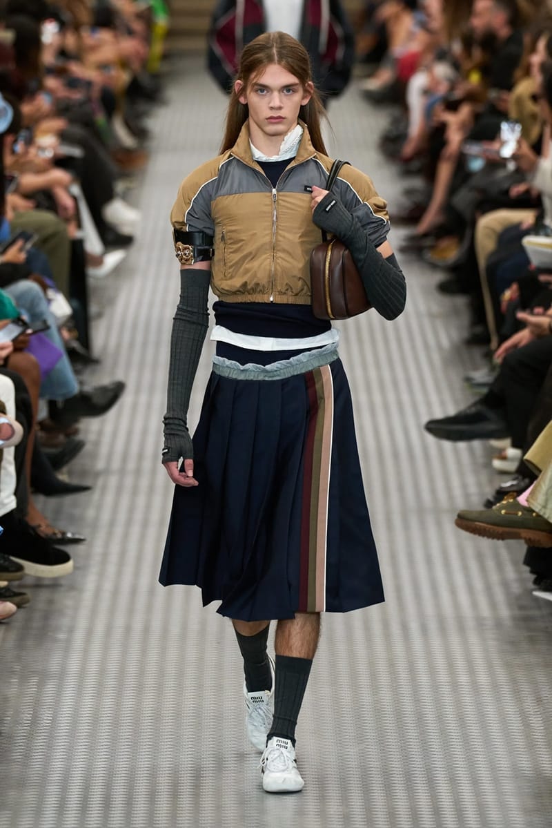ミュウミュウ 2025年春夏ウィメンズコレクション miu miu ss25 spring summer 2025 fashion show Cara Delevingne willem dafoe photos review info