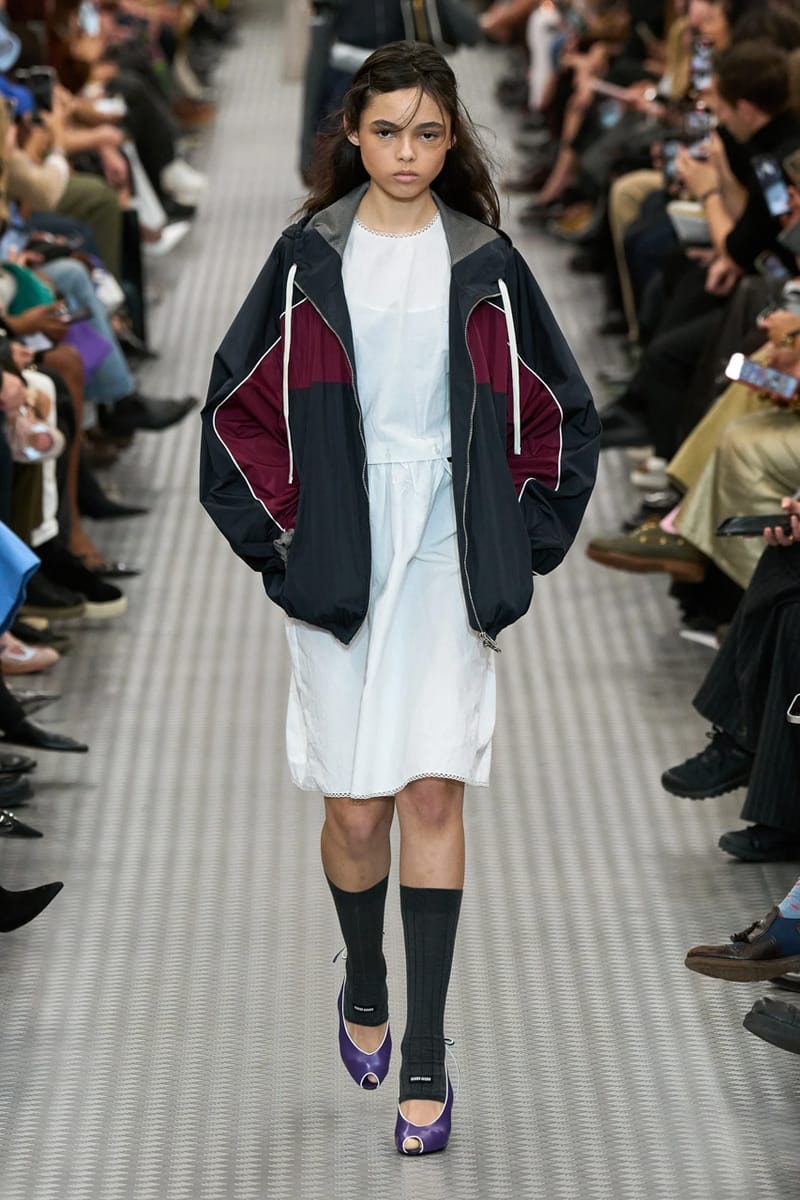 ミュウミュウ 2025年春夏ウィメンズコレクション miu miu ss25 spring summer 2025 fashion show Cara Delevingne willem dafoe photos review info