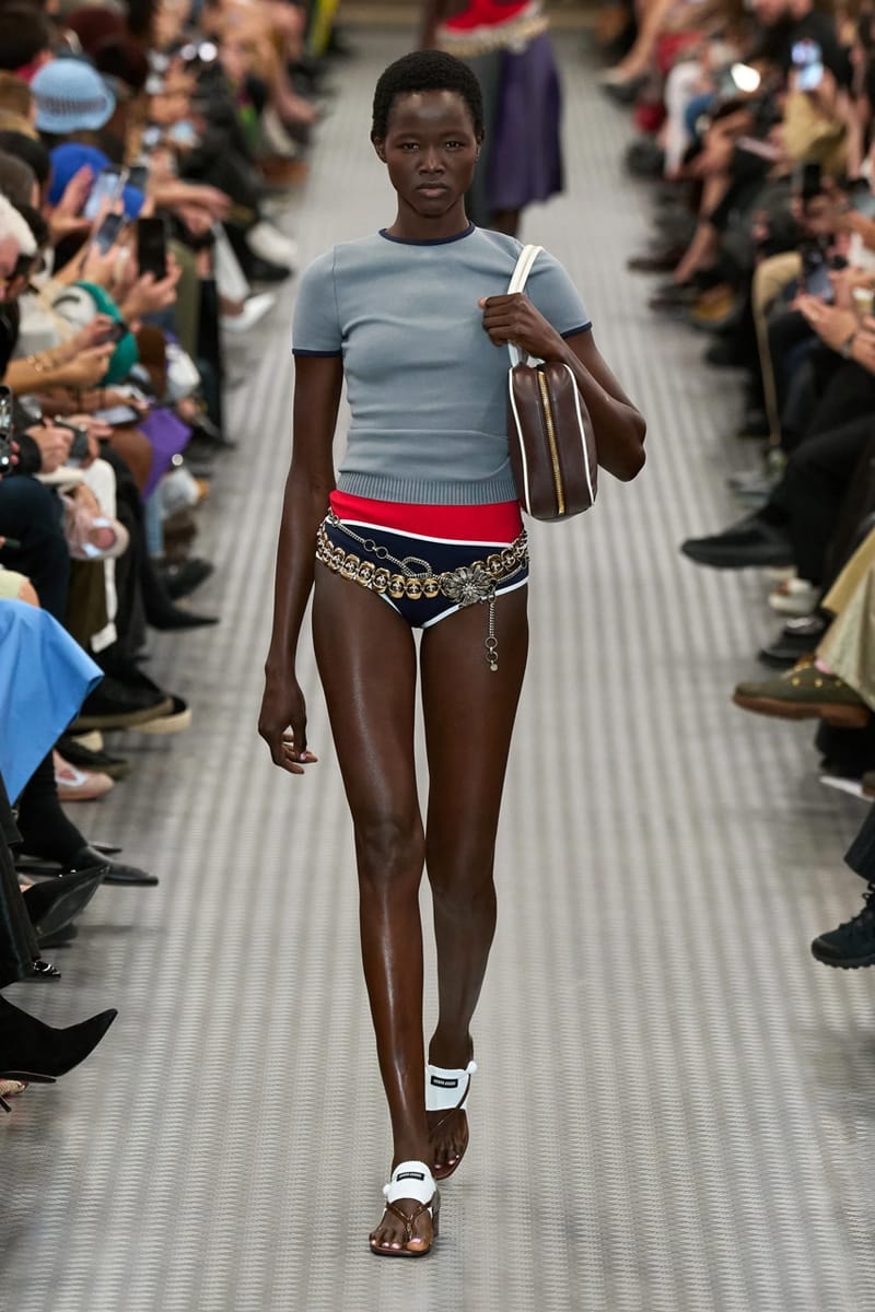 ミュウミュウ 2025年春夏ウィメンズコレクション miu miu ss25 spring summer 2025 fashion show Cara Delevingne willem dafoe photos review info