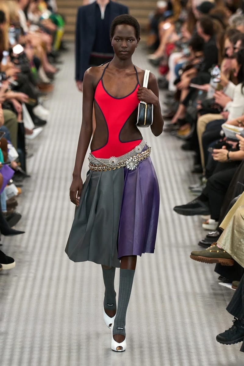 ミュウミュウ 2025年春夏ウィメンズコレクション miu miu ss25 spring summer 2025 fashion show Cara Delevingne willem dafoe photos review info